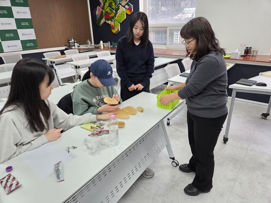 [2-1(바이오신소재)] 전문가 실습 특강 (밀랍 생산과 원료의 이해 및 생산 실습) 9